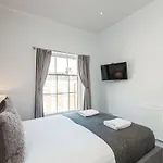 Huge Luxurious Georgian Apartment -Sleeps 14
