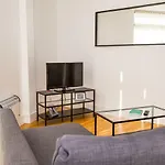 Serviced Apartment In Liverpool City Centre - Free Parking - Balcony - By Happy Days