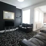 Henthorne Choice - Large Property - Close To Town Centre