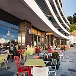 Sandybanks - Stylish Apartment On Torquay Promenade