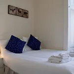 2 Bedroom Flat Near City Centre