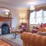5 Bedroom House With Free Parking