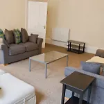 3 Bedroom Apartment Accommodates 8