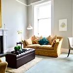 West End 2 Bedroom Georgian Apartment