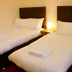 2 Bedroom Flat Off Leith Walk Accommodates 7