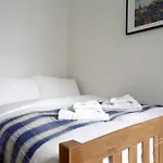 Central 2 Bedroom Flat In Edinburgh