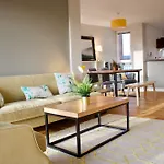2 Bedroom Apartment With Free Parking
