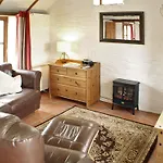 Charming Cottage In Cornwall With Garden And Playground