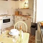 Threpney Byre, Character-Filled Family Cottage In Cornwall With Privat