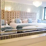 Posh Pads At The Casartelli