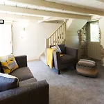 Trewolla Coattage