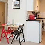 Caledonian Crescent Apartment