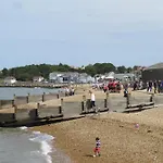 2 Mins Walk To Beach, Garage, 2 Bathrooms, 1 Superking Bed, 1 Double Bed