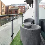 Luxurious Liverpool City Apartment Sleeps 10