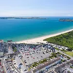 7 Waterstone House - Luxury Apartment Overlooking South Beach, Tenby