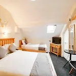 Oyo Station Road Inn