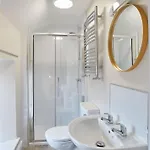 Host & Stay - Middle Farmhouse