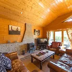 Oaks Log Cabins