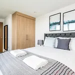 Stylish Penthouse Apt With Roof Garden