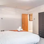 Super Prime City Centre Modern 3 Bed Apartment