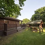 Oaks Log Cabins