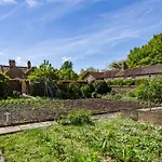 Gardeners Cottage