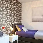 Perfect Central City Location - Parking - 3 Beds - 2 Bedrooms