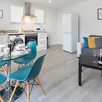 Apartment 4 Barall Court - Sleeps 6 Minutes From Lfc Free Parking