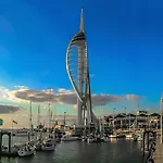 Flat B - Ground Floor, 2 Bedroom, 2 Bathroom Apartment With Garden In Central Southsea, Portsmouth