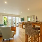 6 Sandy Lane