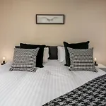 Elliot Suite No7 - Donnini Apartments