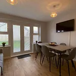 **Perfect For Liberty Stadium** Sleeps 8