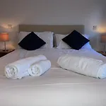 Rock And Fountain Apartments