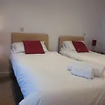 Rock And Fountain Apartments