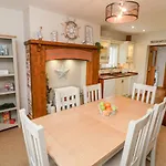 2 North Cottage