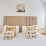 Host & Stay - Lemonade Arch