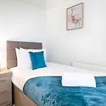 Working In Swansea, 4 Bedrooms, Parking