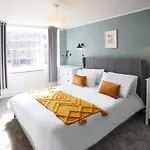 Host & Stay - The Snug
