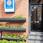 Oaktree Lodge