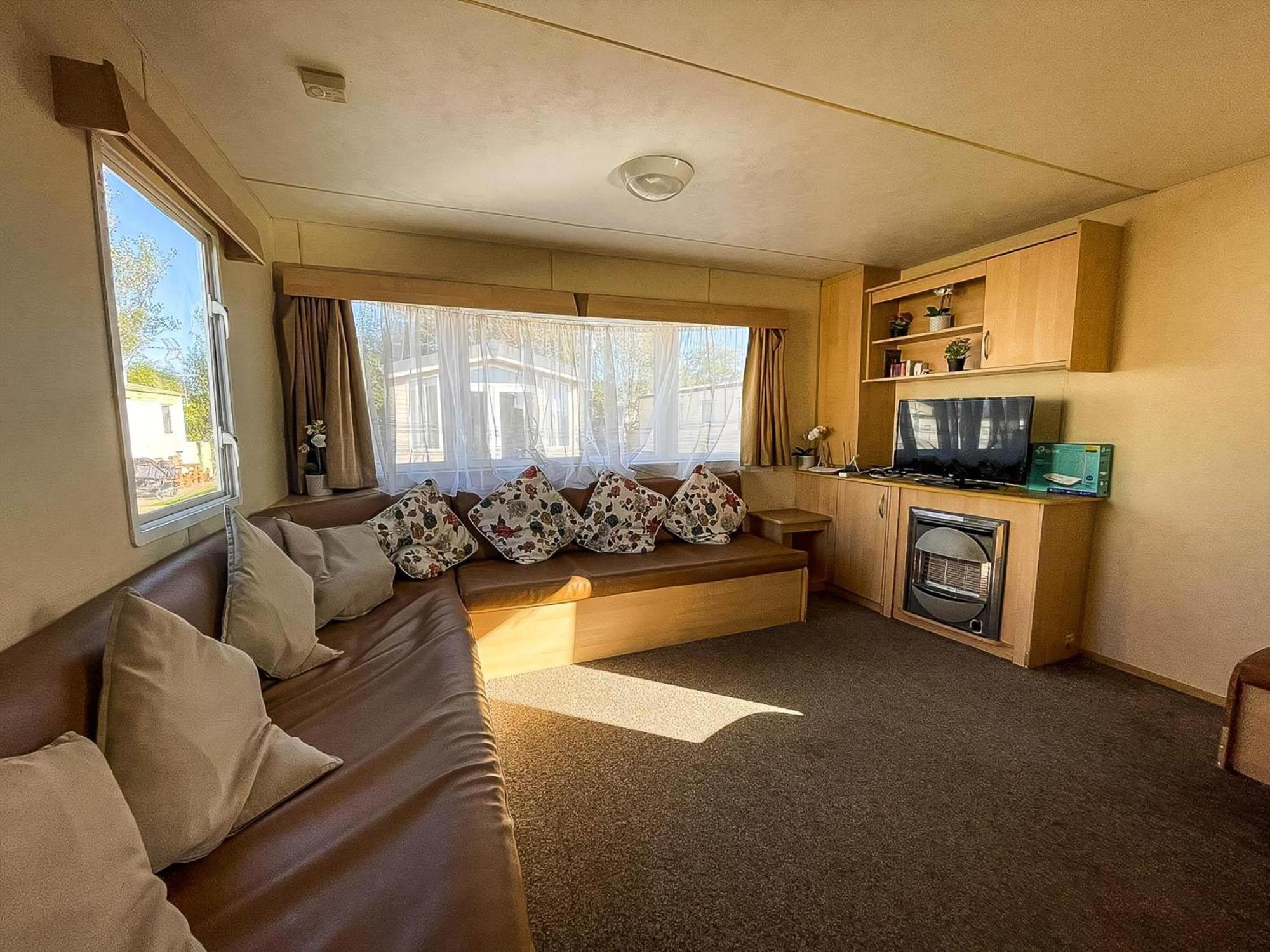 Campsite Lovely 8 Berth Caravan At St Osyth Ref 28101g *