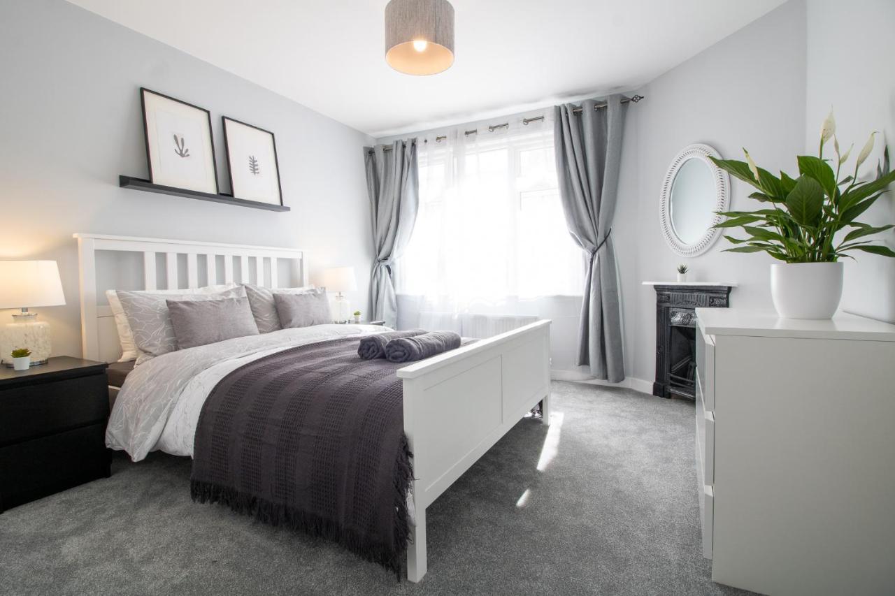 Modern And Stylish Apartment- Short Walk To Apartment