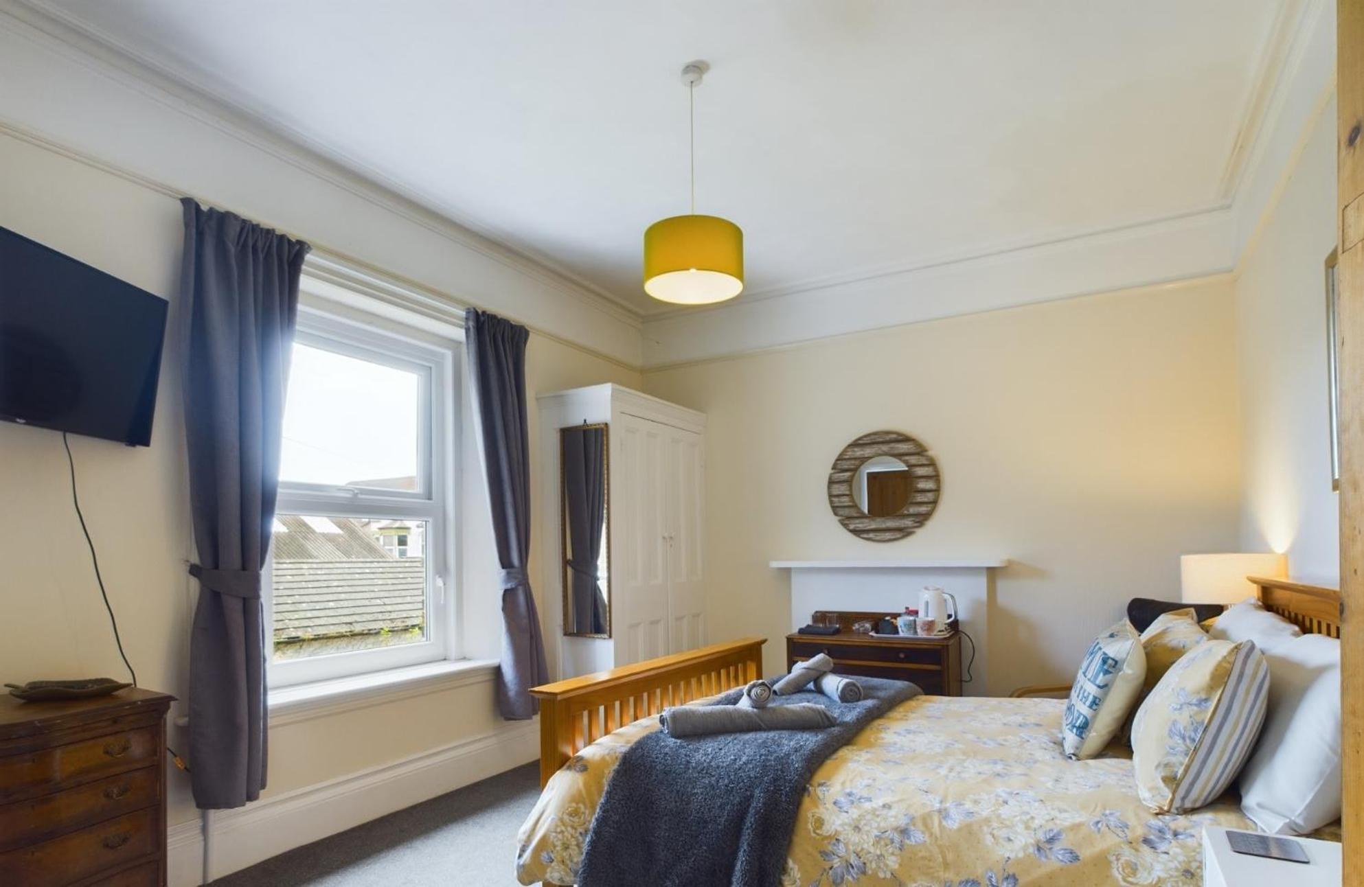 Peaceful Garden View Double With Ensuite In House Opposite Beach, With Access To Private Garden And Bike Store
