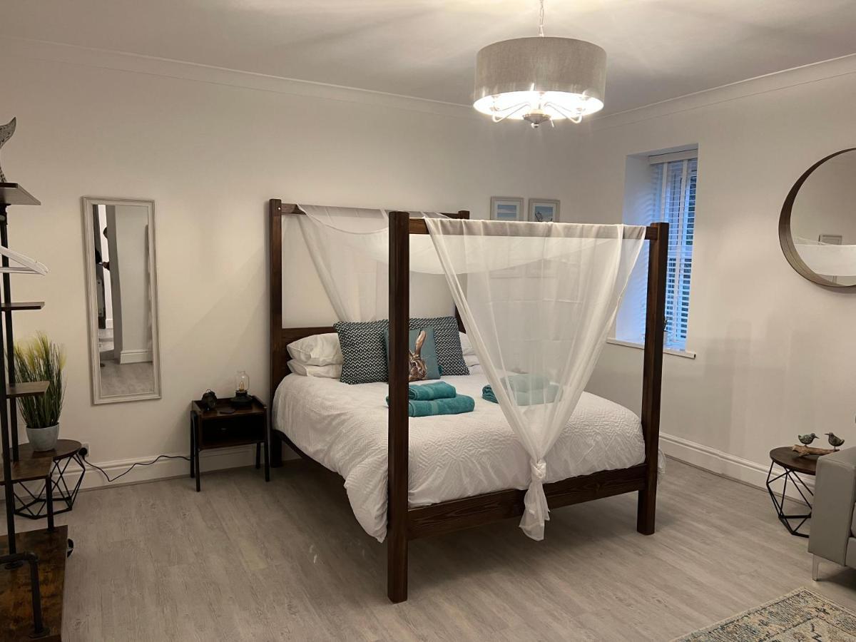 Large Three Bed Two Bathroom Flat In Торки