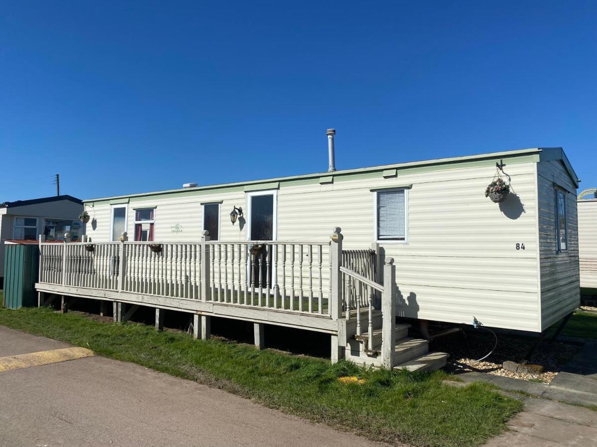 Seaview 84, Pet Friendly - Close To Fantasy Island, And Clubhouse - Meadow Lakes Caravan & Hire Ingoldmells