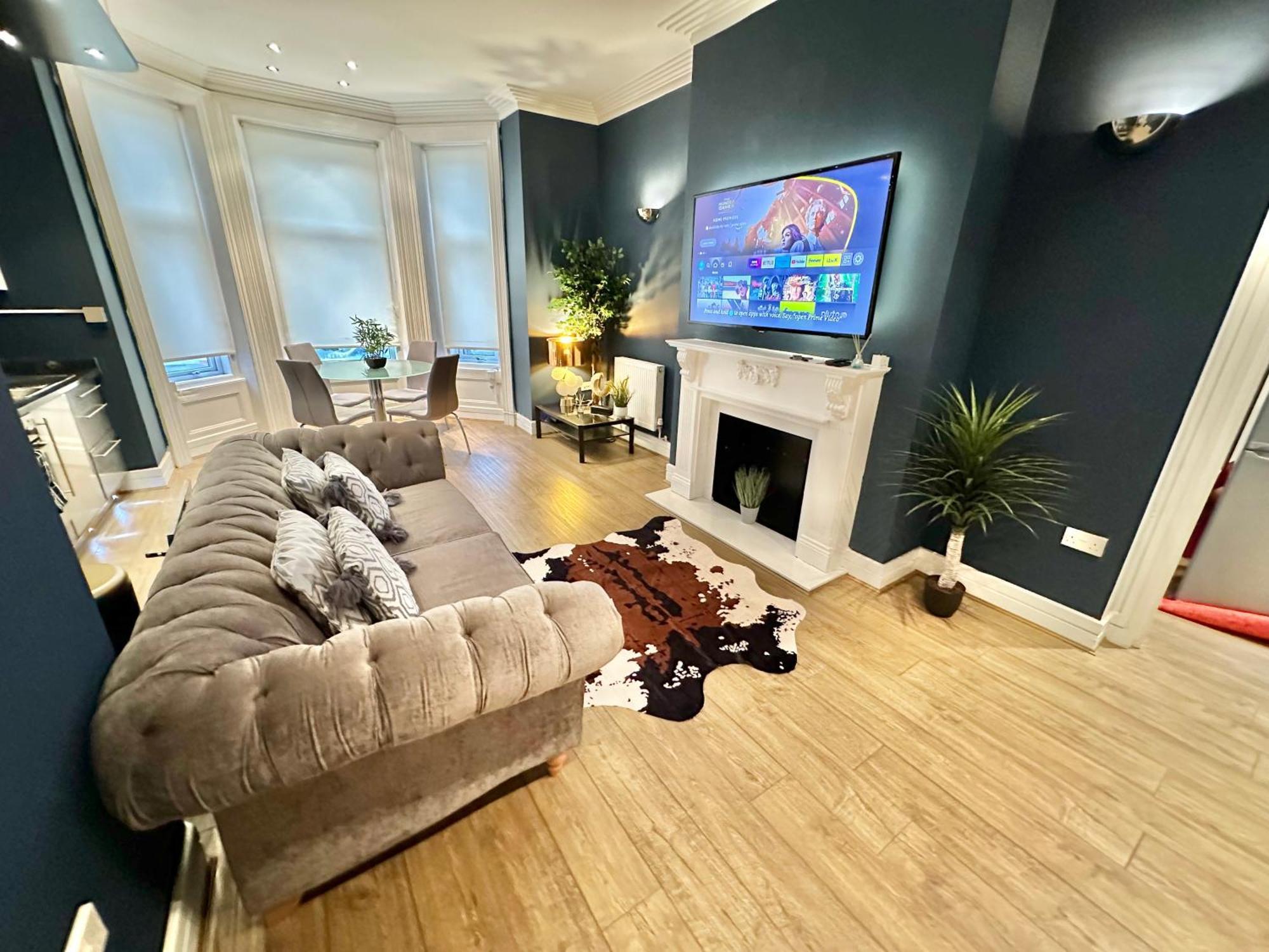 Cliff Retreat - Short Stroll To Town And Appartement *