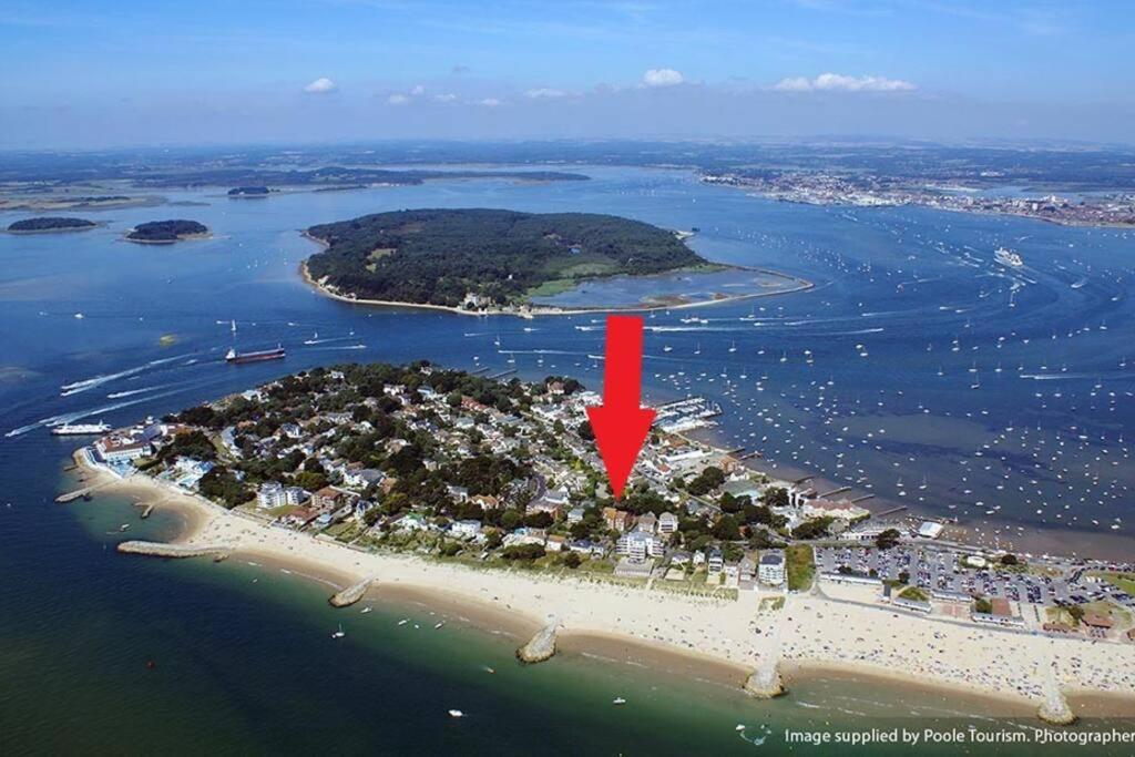Spacious Sandbanks Near And Bars With Free Parking Apartamento
