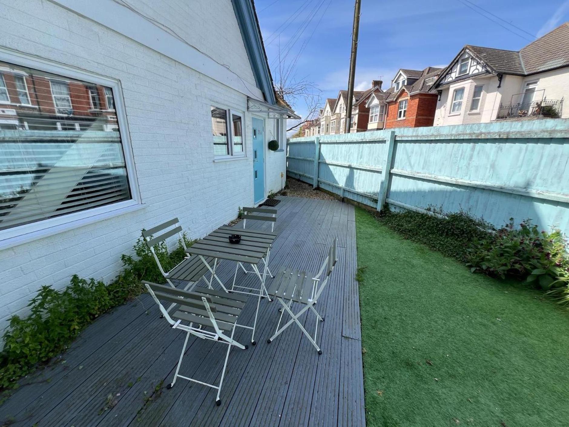 Ferienhaus 5 Min Walk To The Best Beach! Lovely 3 Bedroom Charming Cottage! - Great Location - Free Parking - Fast Wifi - Smart Tv - Sleeps Up To 6! Close To & Poole Town Centre & Sandbanks Bournemouth
