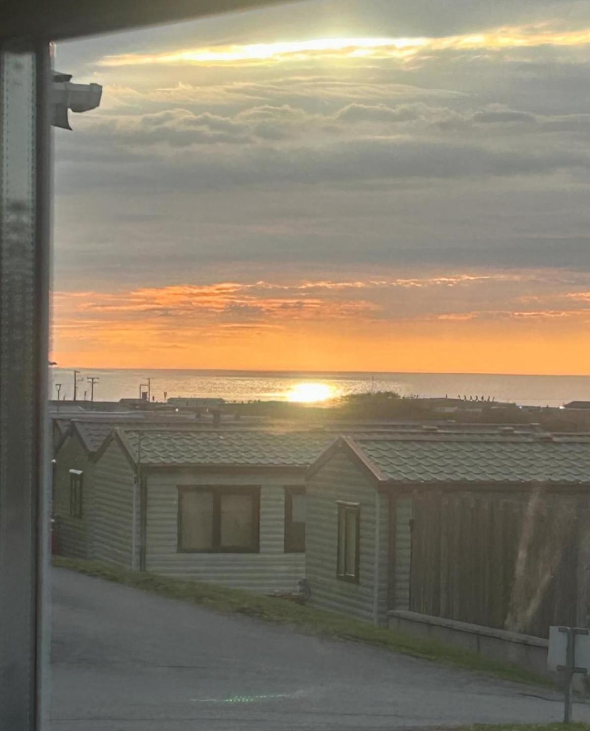 度假居 3 Bedroom Static Caravan With Sea View In Clarach Bay Village Abi Horizon