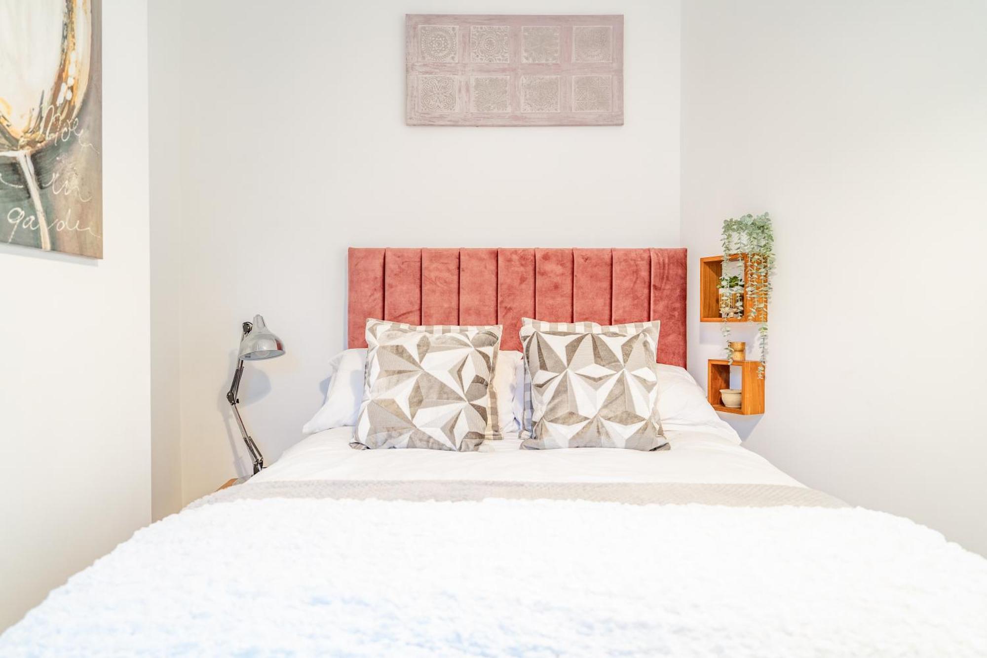 Fabulous New 1 Bedroom Ground Floor Flat 公寓 *