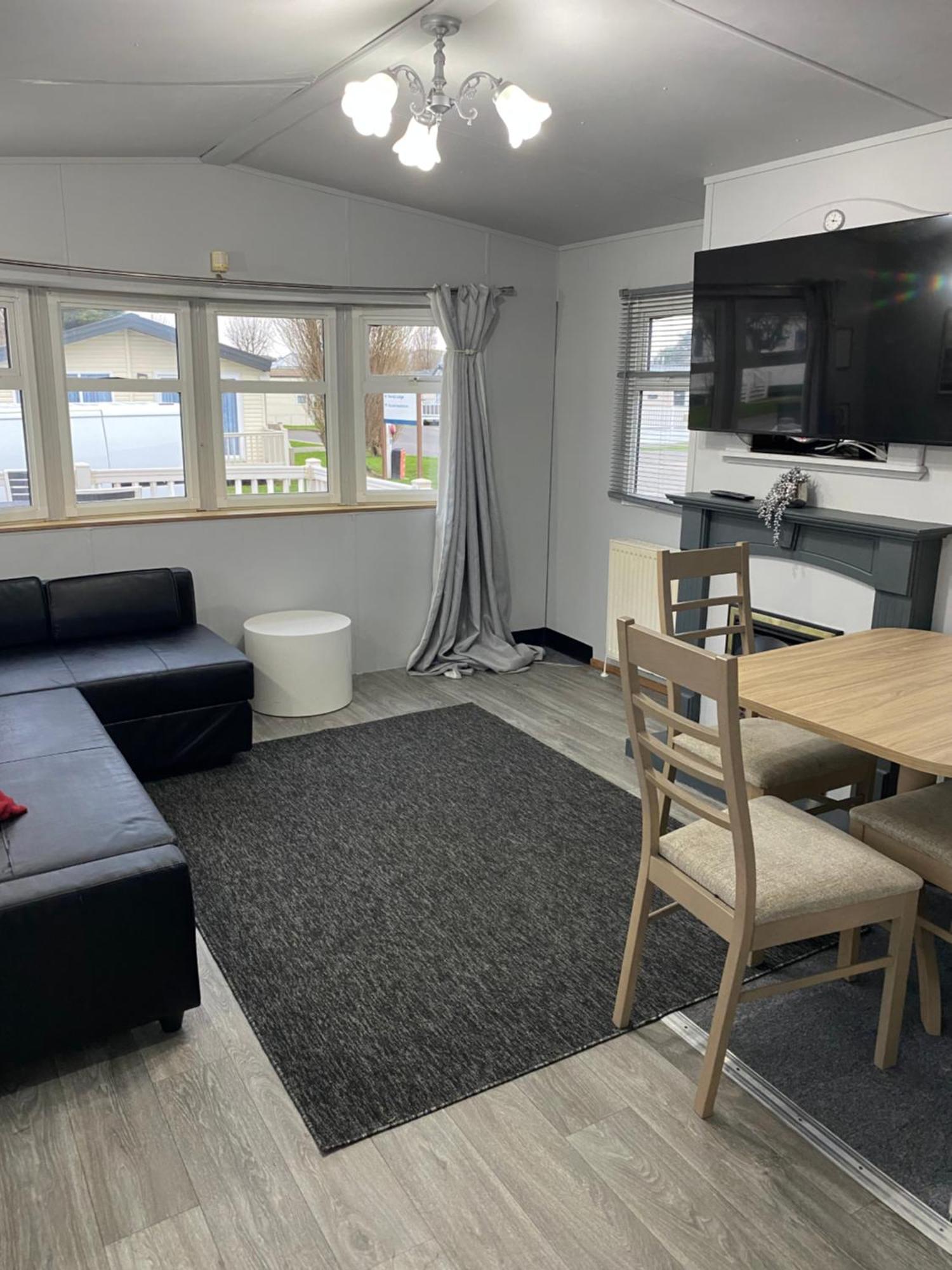 Cosy Caravan Near The Campsite